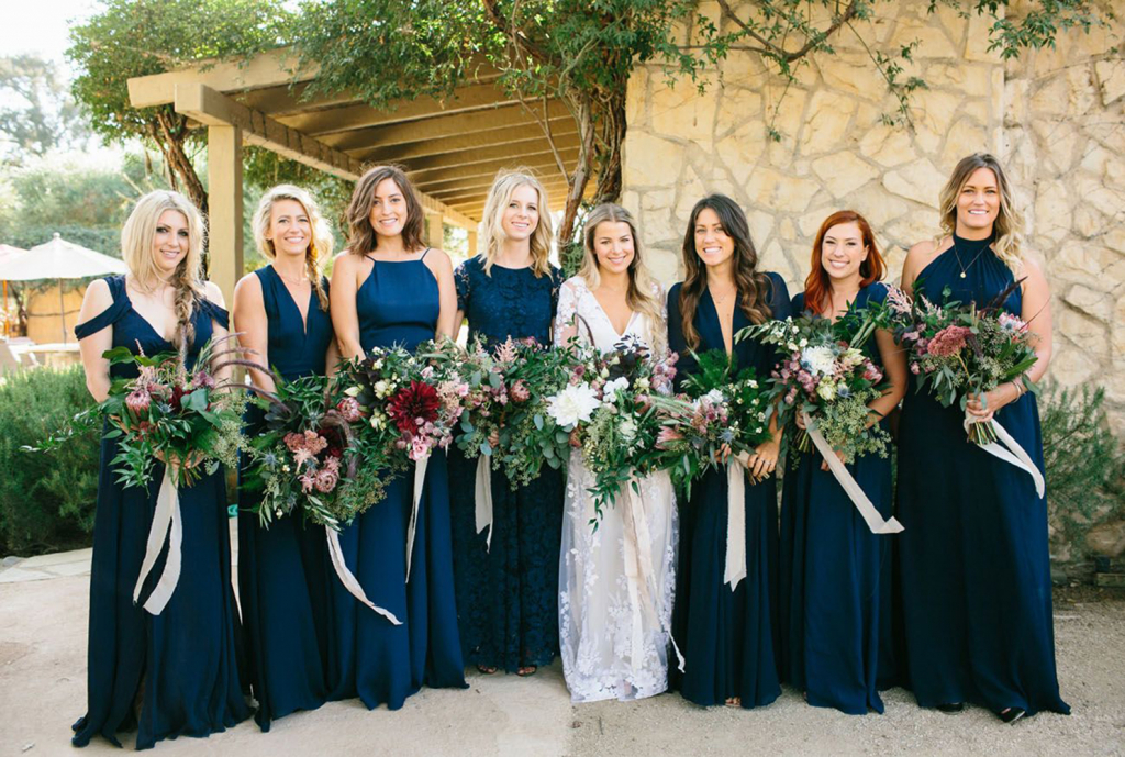 cortege-mariage-tenues-classic-blue-pantone-2020-wedding-design-nooinvensa