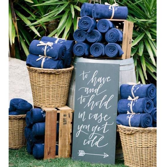 inspiration-mariage-idee-originale-bar-a-theme-plaids-bleu-wedding-designer-normandie