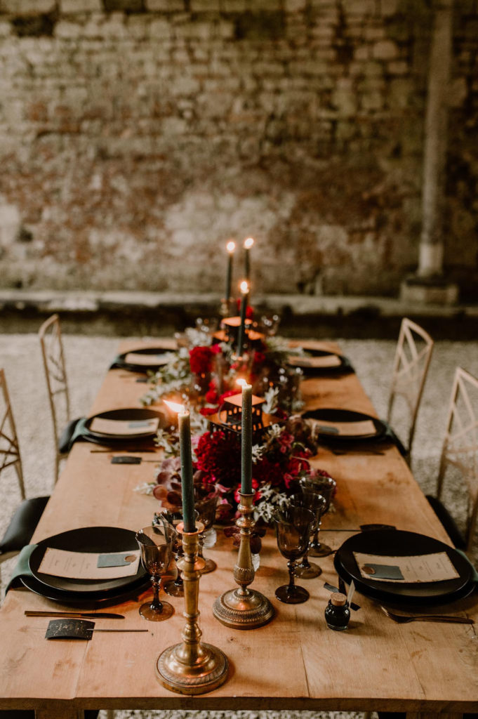 decoration-de-table-mariage-magique-en-automne-chandelier-table-bois-marie-desaunay