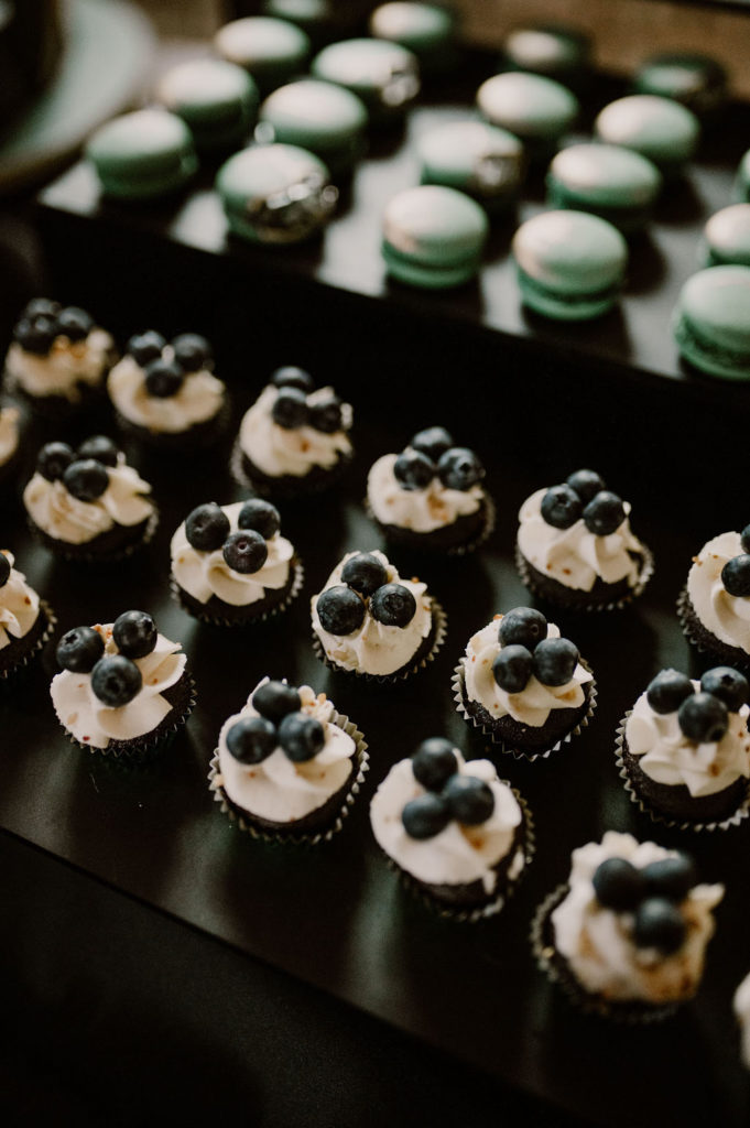 desserts-mariage-myrtilles-macaron-normandie