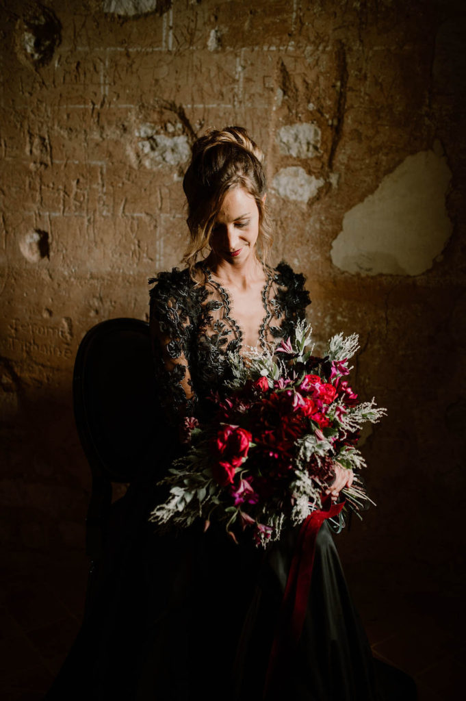 mariee-bouquet-robe-noire-bouquet-original