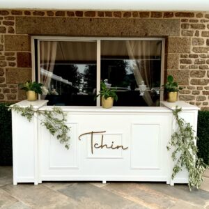 Bar blanc mariage en bois en location pour évènement, mariage, etc…
