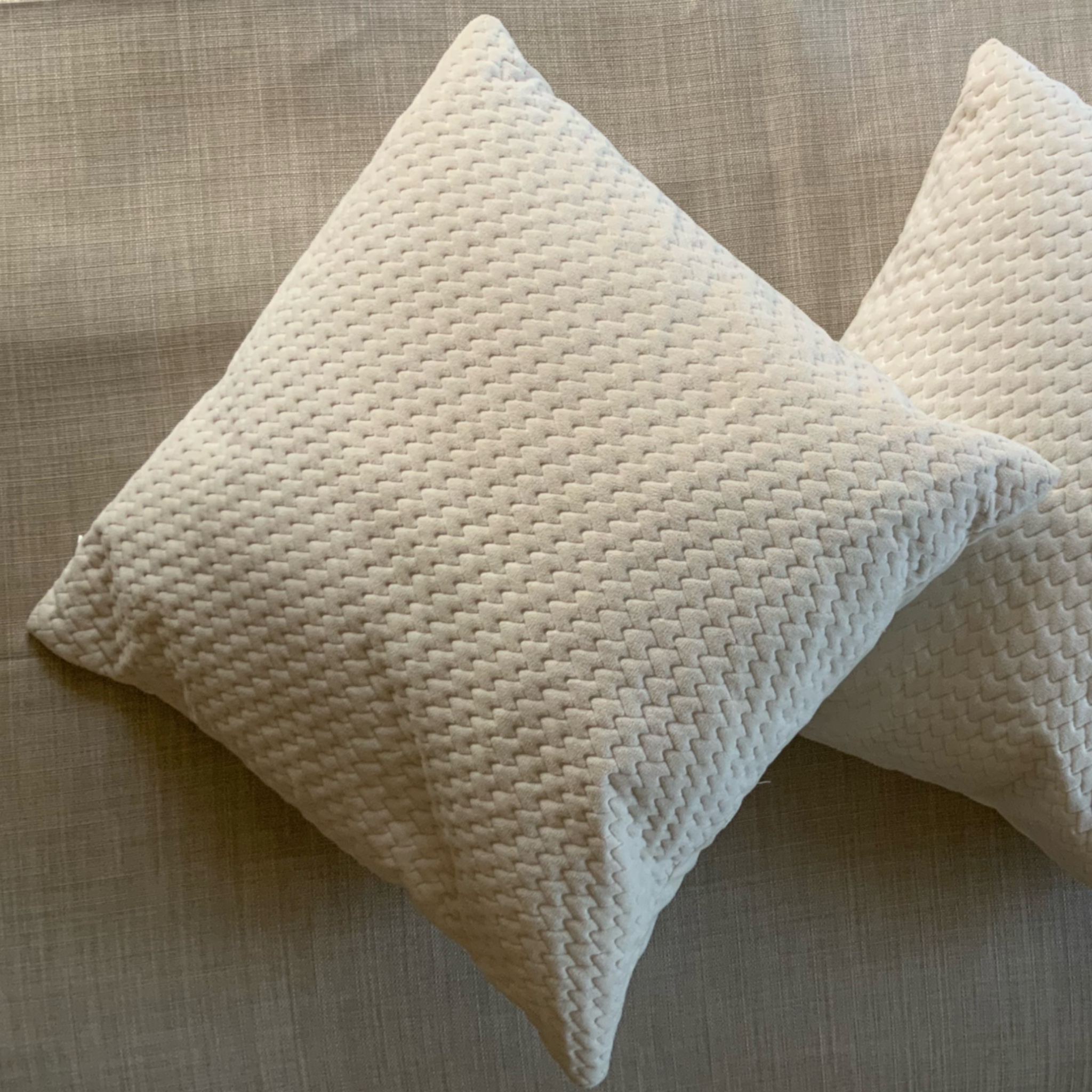 Coussin blanc chevron relief