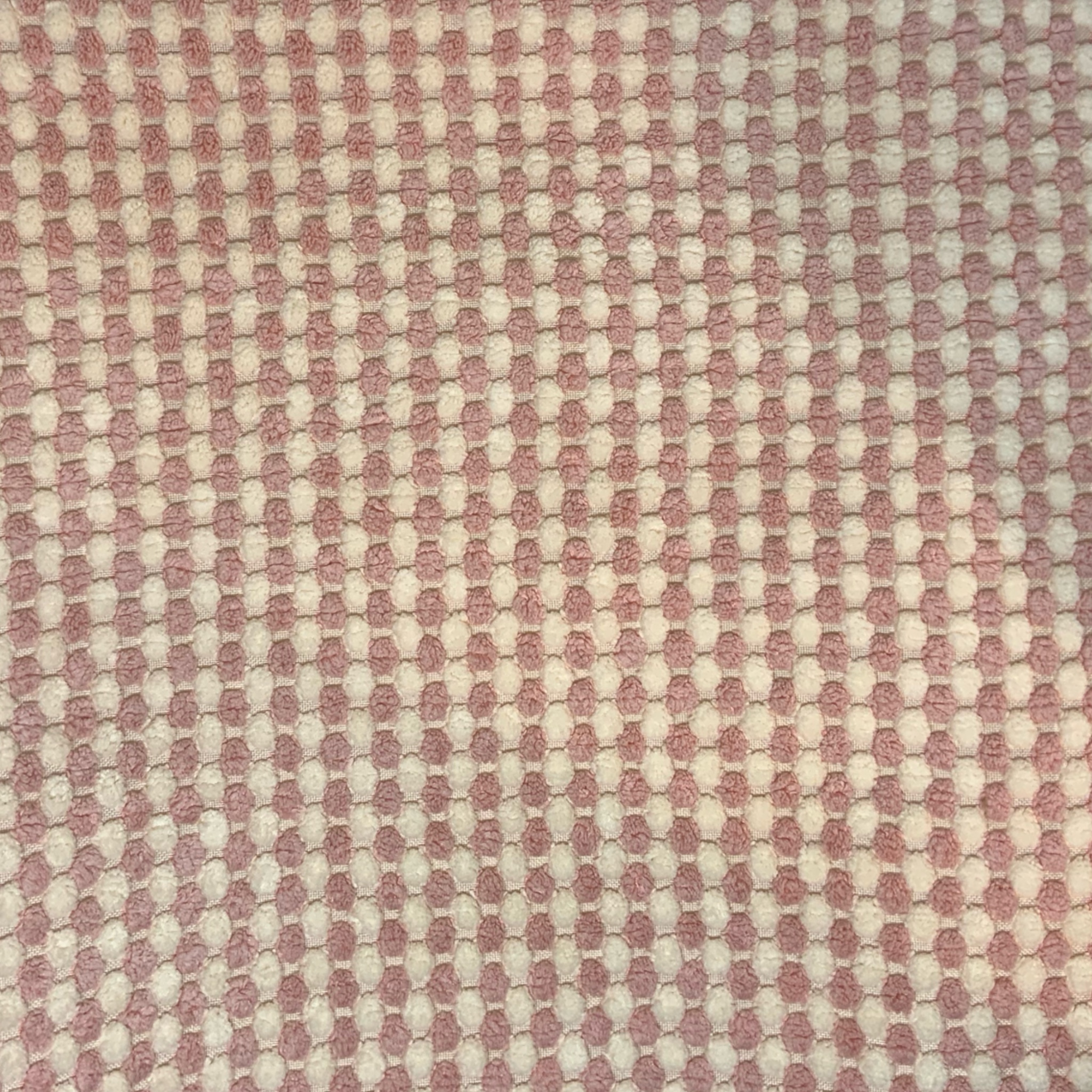 Coussin blanc tissé rose