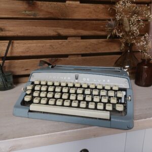 machine à écrire bleu