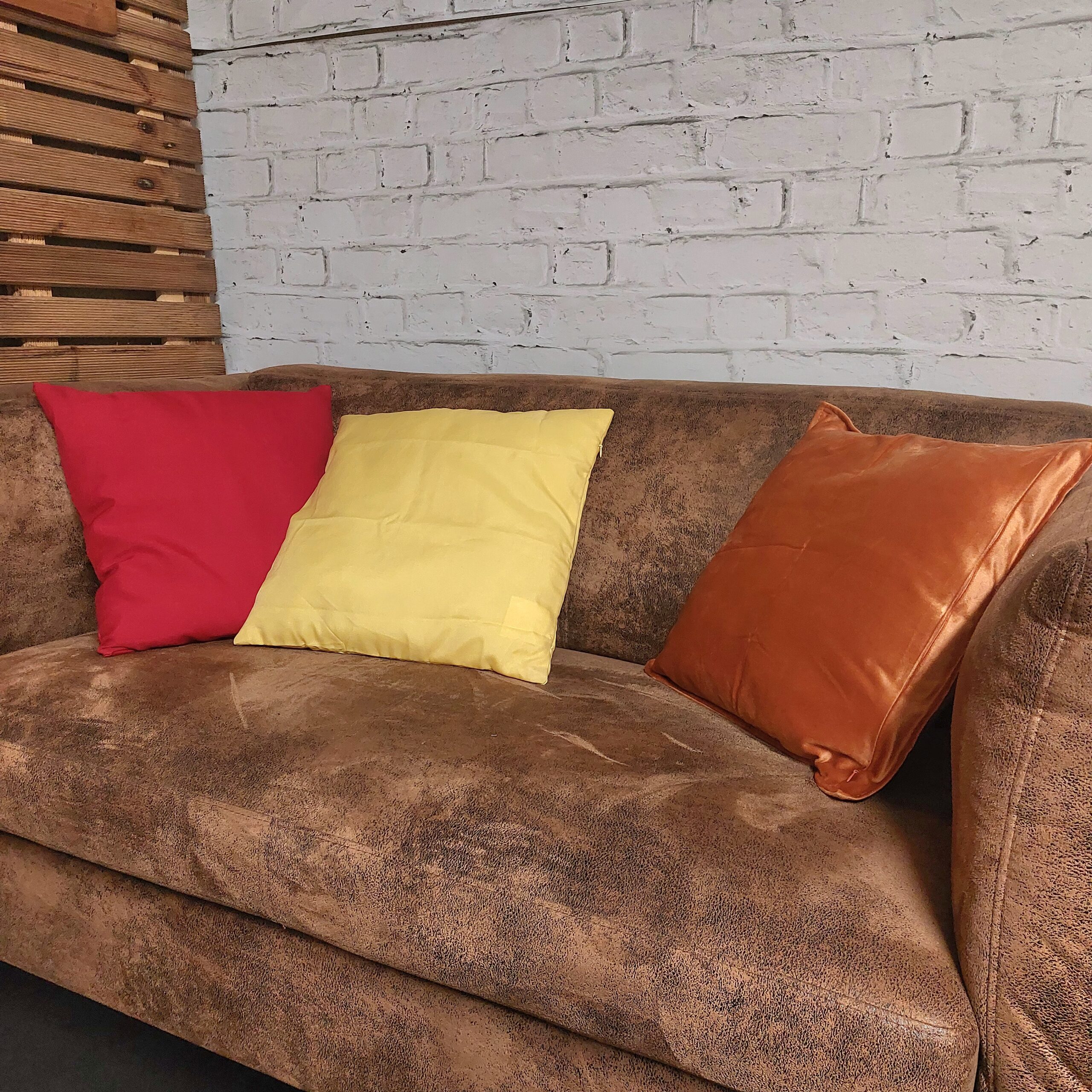 coussins rouge orange jaune