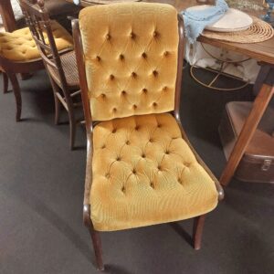 chaise jaune