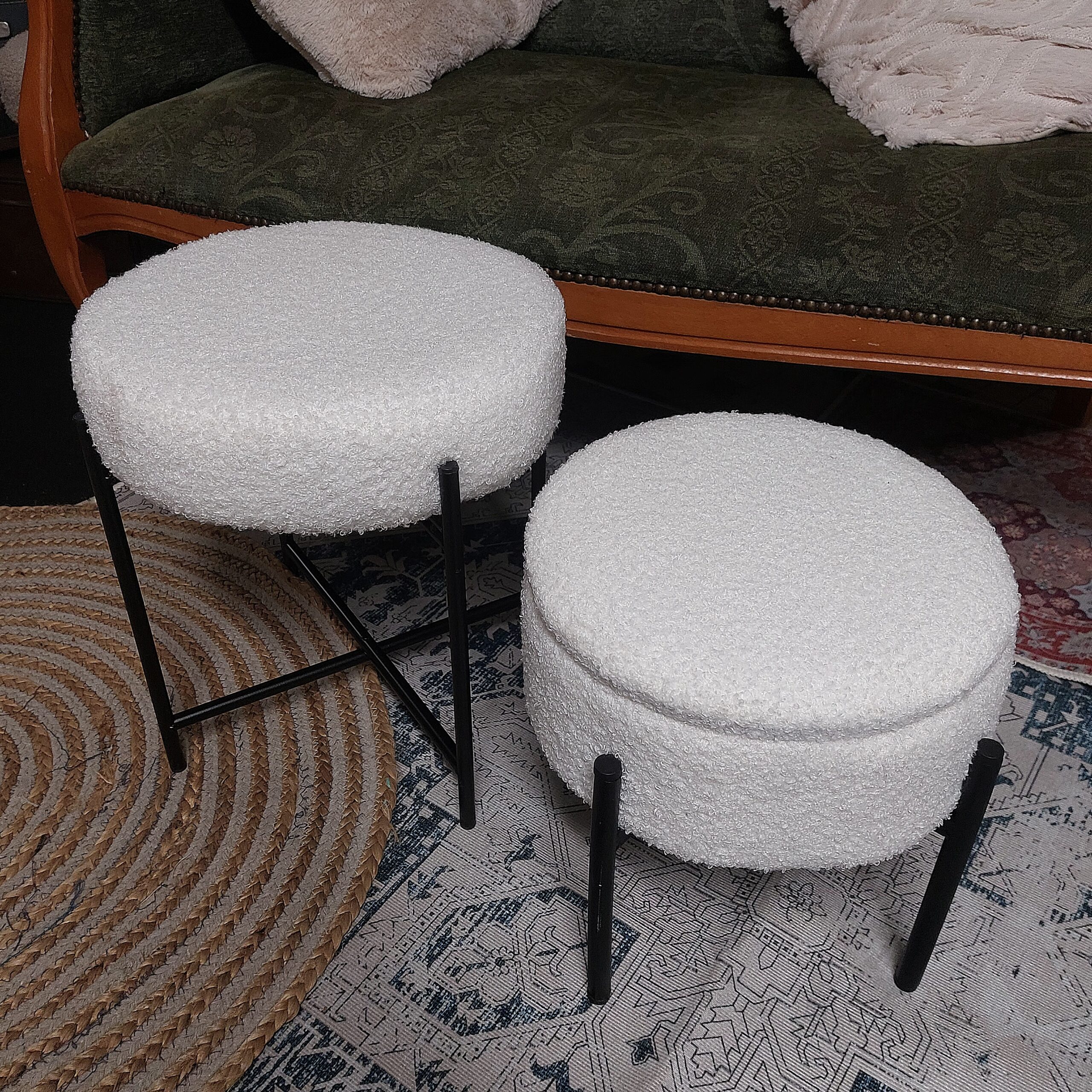 tabourets bouclettes blancs