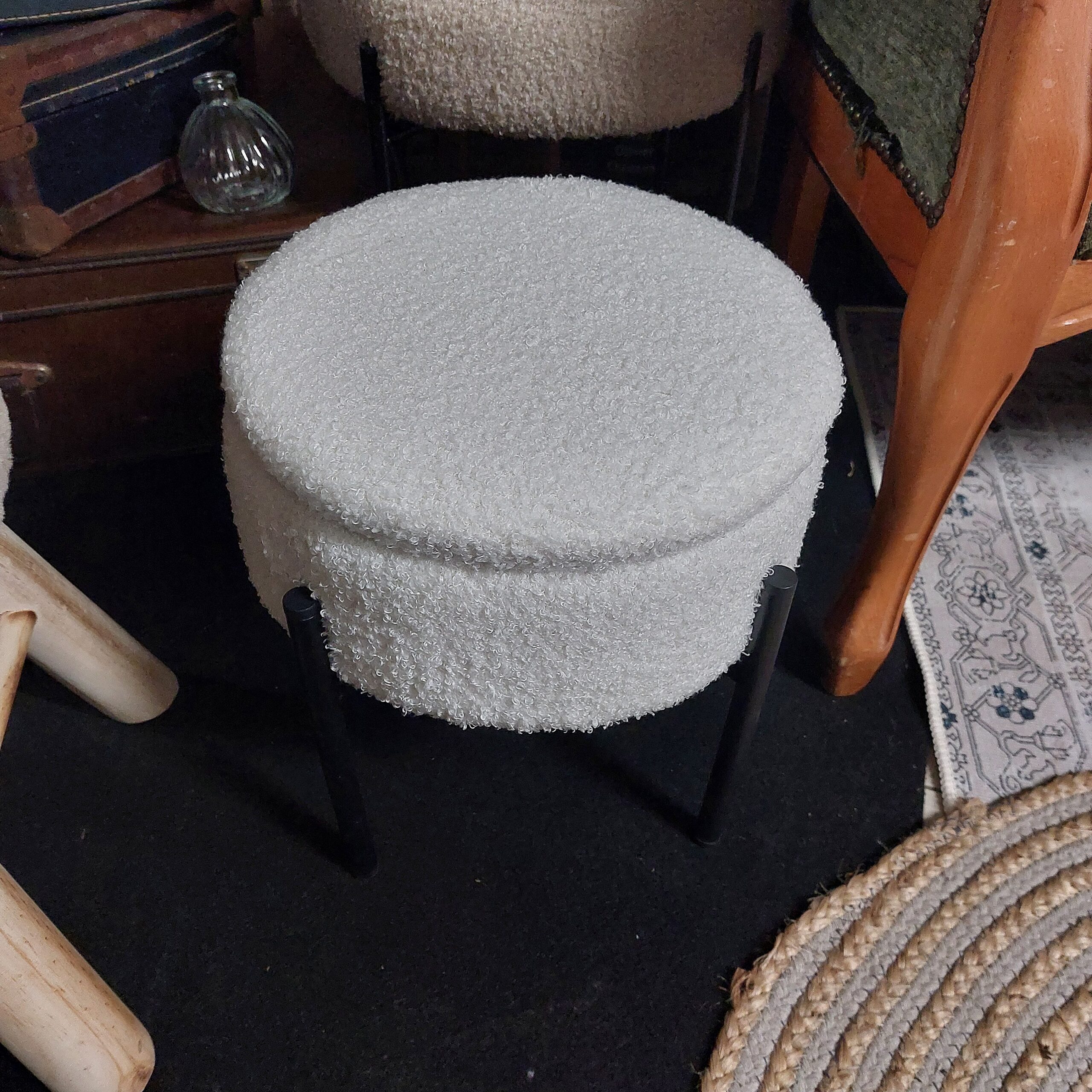 tabouret bouclettes blanc