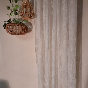 Tissu en dentelle en location