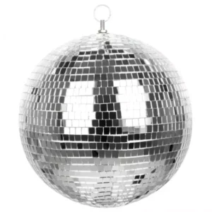 Boule à facettes, disponible à la location pour une décoration de mariage scintillante en Normandie.