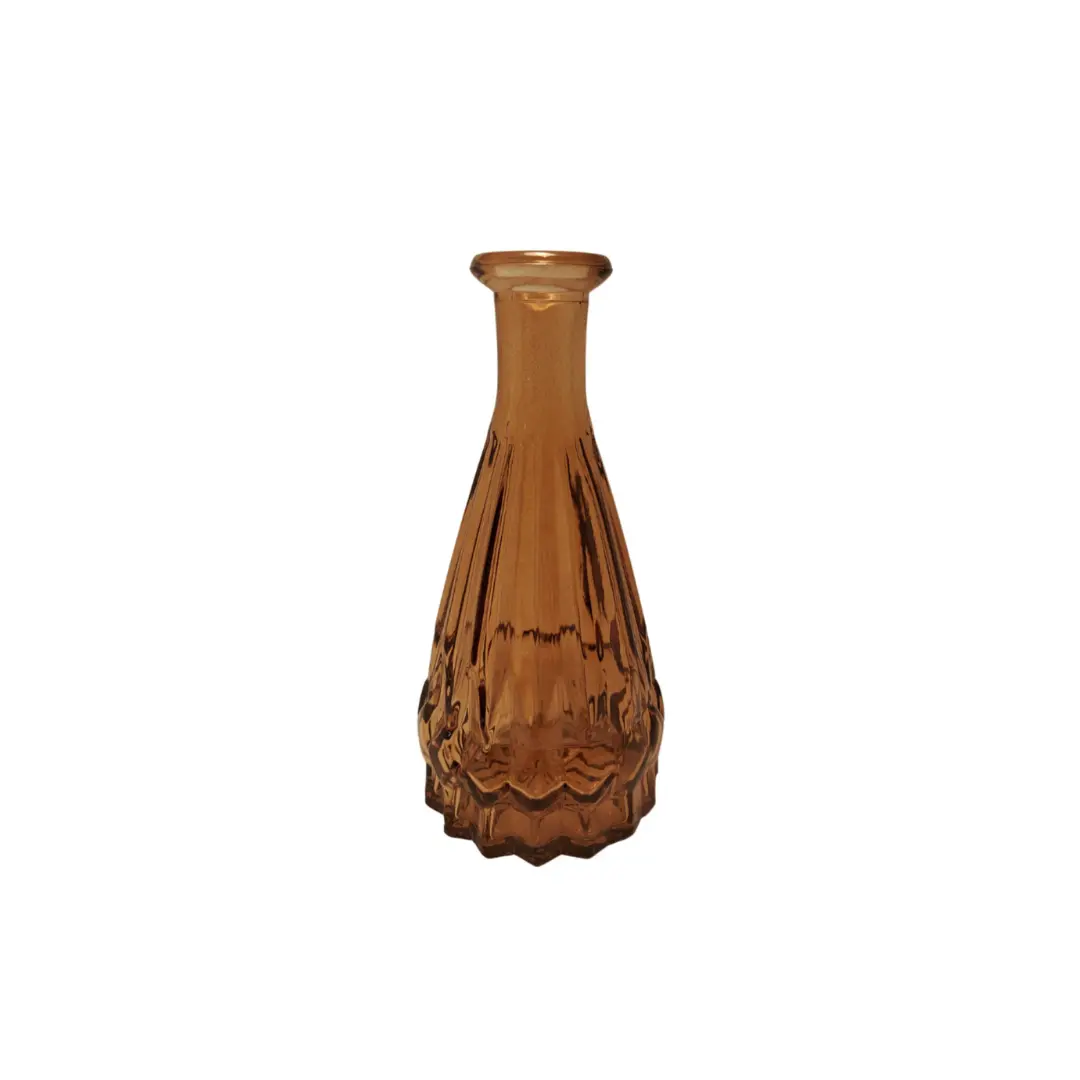 Soliflore en verre ambré avec motif en relief, disponible à la location pour la décoration d’événements.
