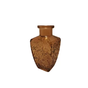 Soliflore en verre ambré texturé, disponible à la location pour une décoration de mariage élégante et bohème.