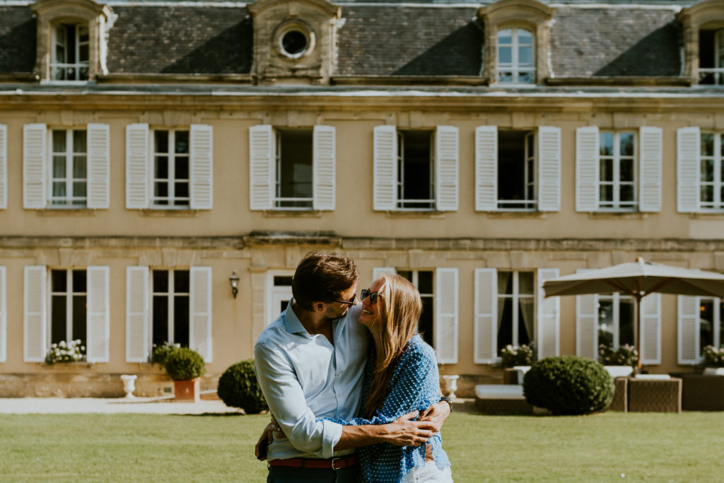 futurs mariés au Château de la Chenevière Calvados Normandie