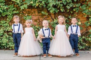 cortege-mariage-tenues-enfants-inspiration-bleu-amoramor