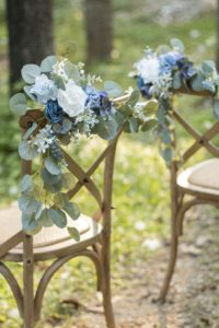 inspiration-deco-chaise-bois-mariage-champetre-bleu
