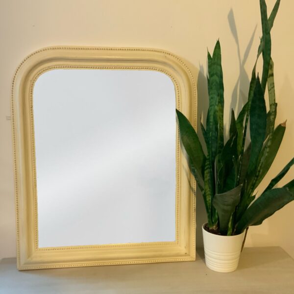 Ce miroir est parfait pour créer un espace déco pour votre joli jour!