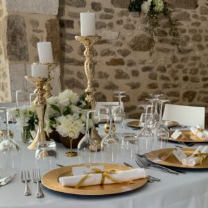 Assiette de présentation dorée en location pour tables de mariage