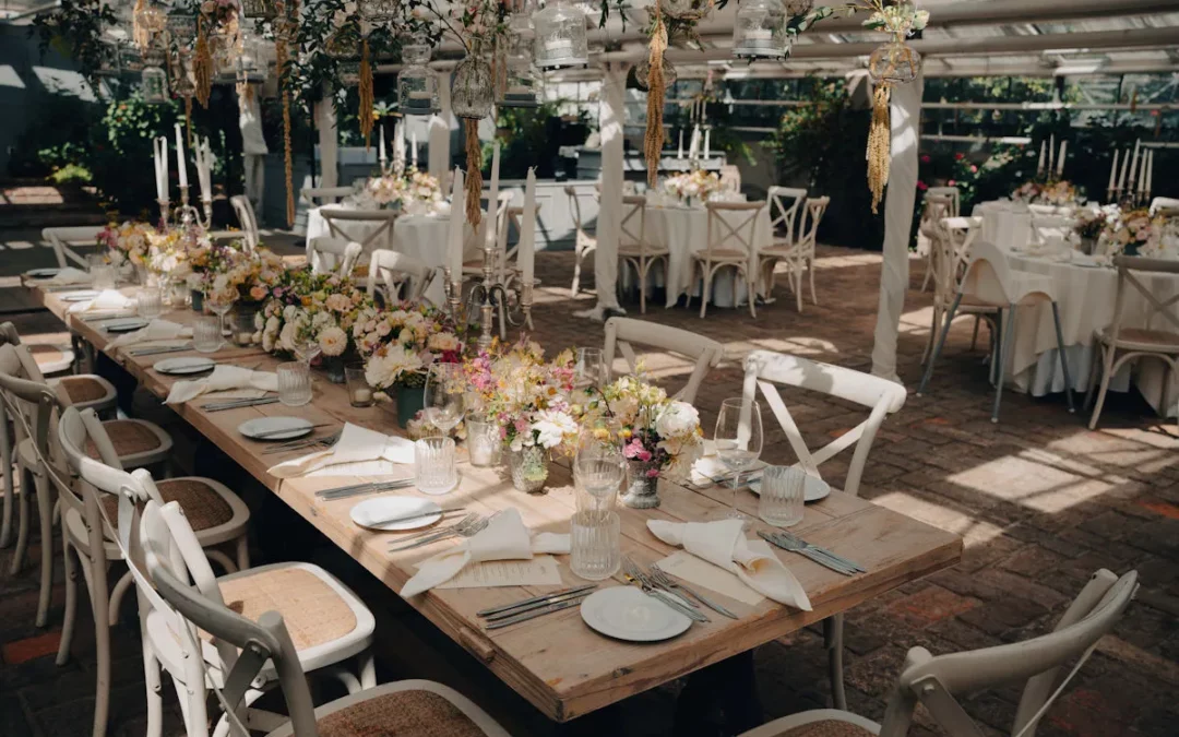 Bien choisir les tables pour votre mariage à Caen : conseils pratiques pour un événement réussi.