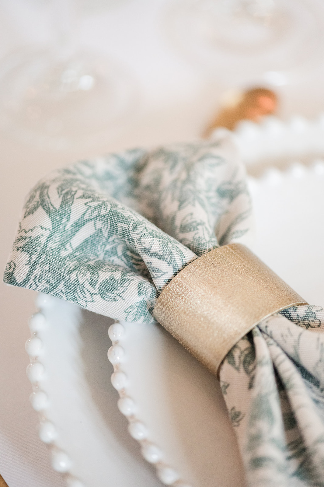 art de la table sélectionné par Marie Desaunay, wedding designer en normandie, pour une décoration de mariage élégante