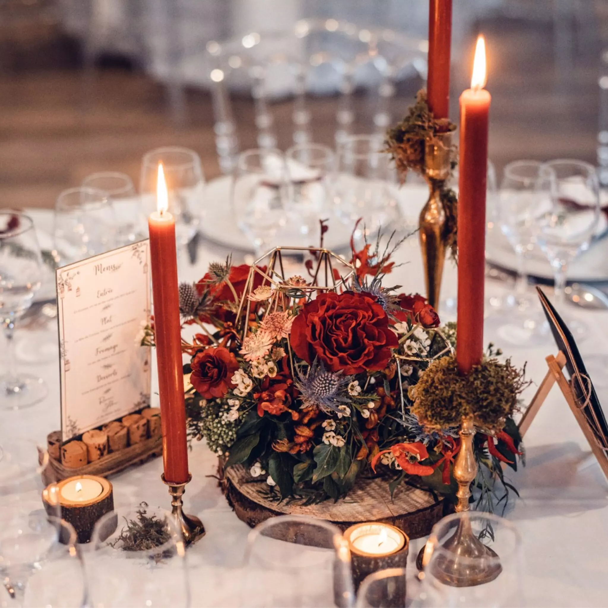 photos de mariage centre de table ambiance foret enchantée coloré