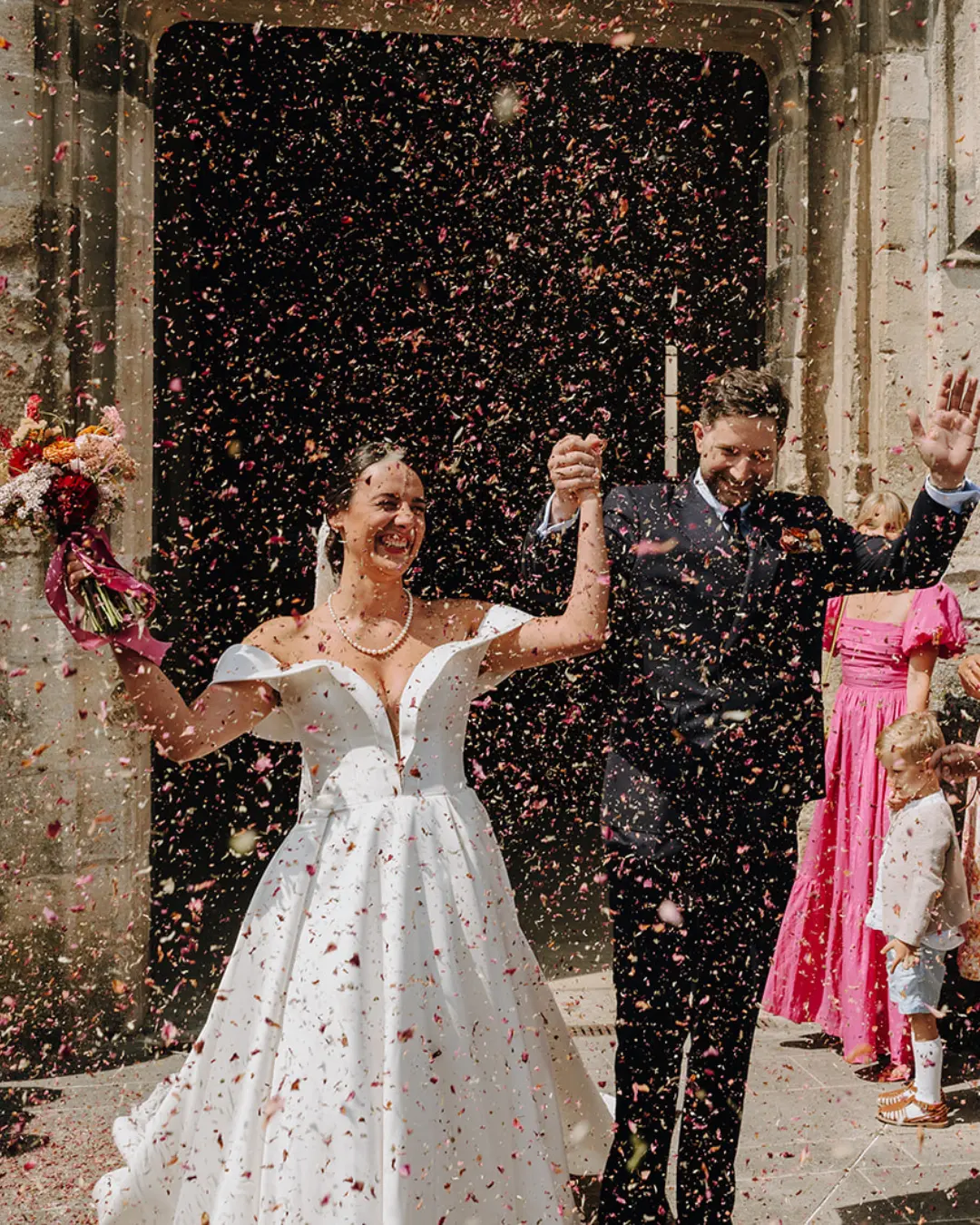 photos de mariage coloré sortie d'eglise argentan orne