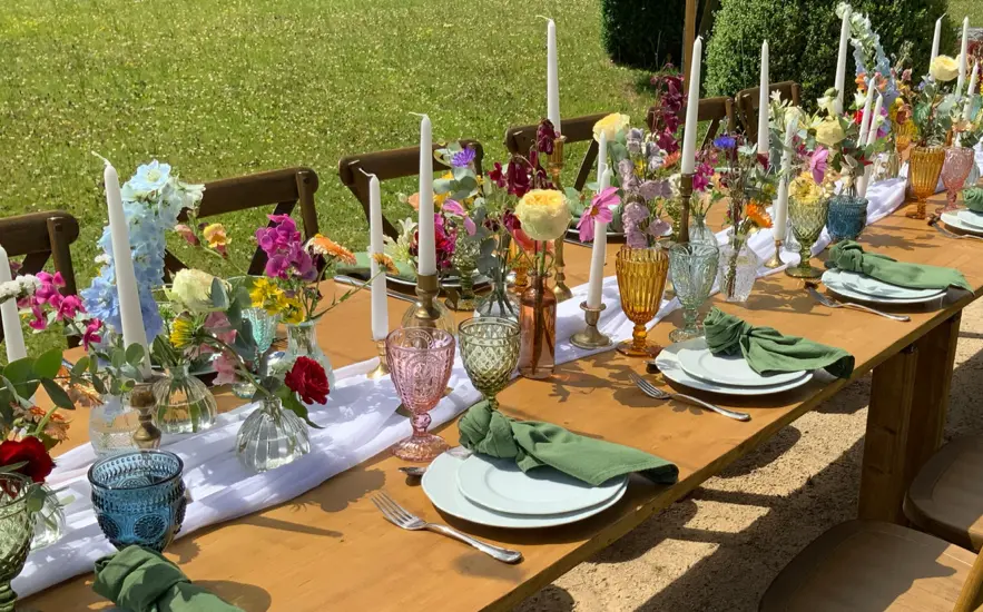 photos de mariage coloré table en bois normandie