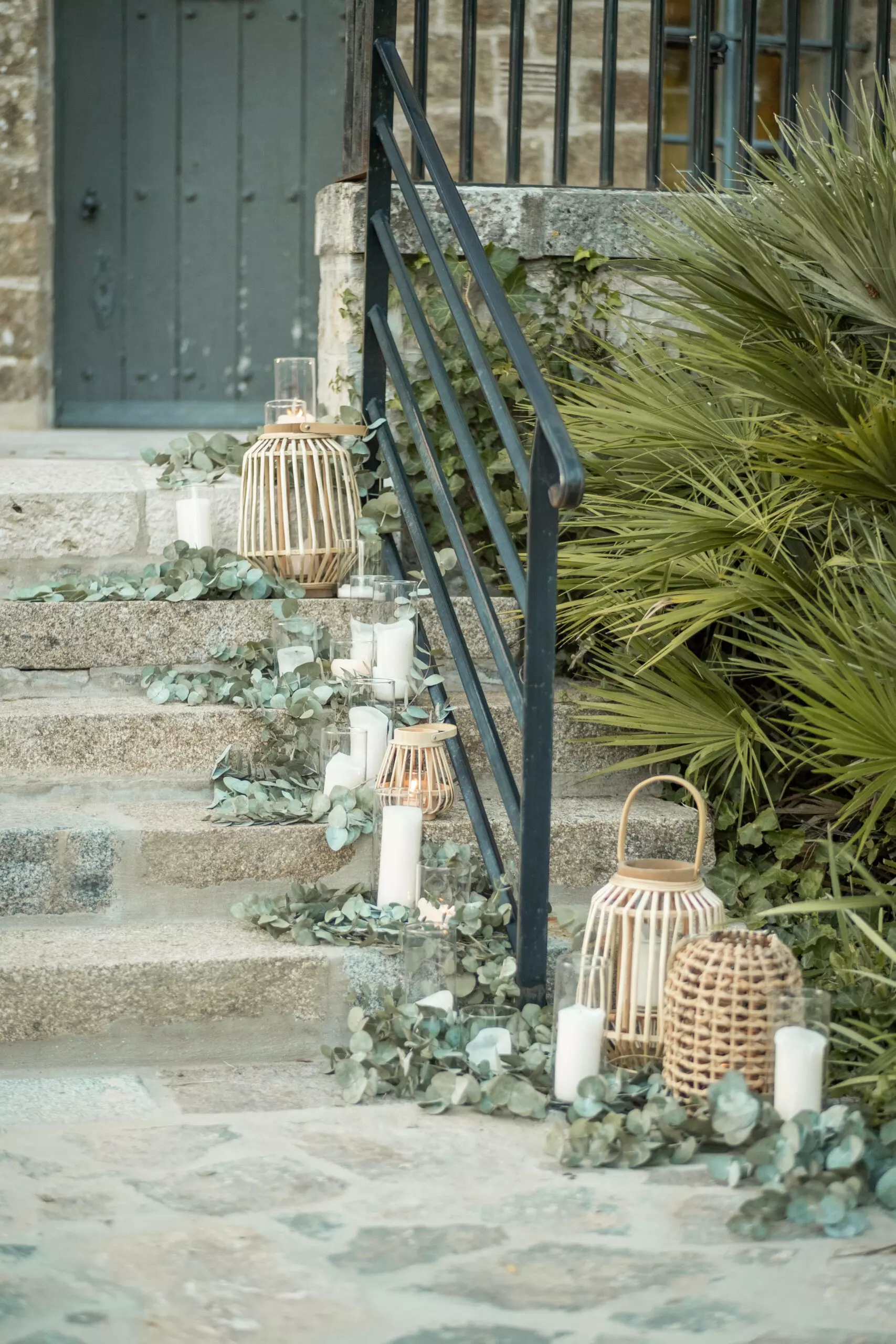 photos de mariage entree lanternes marches