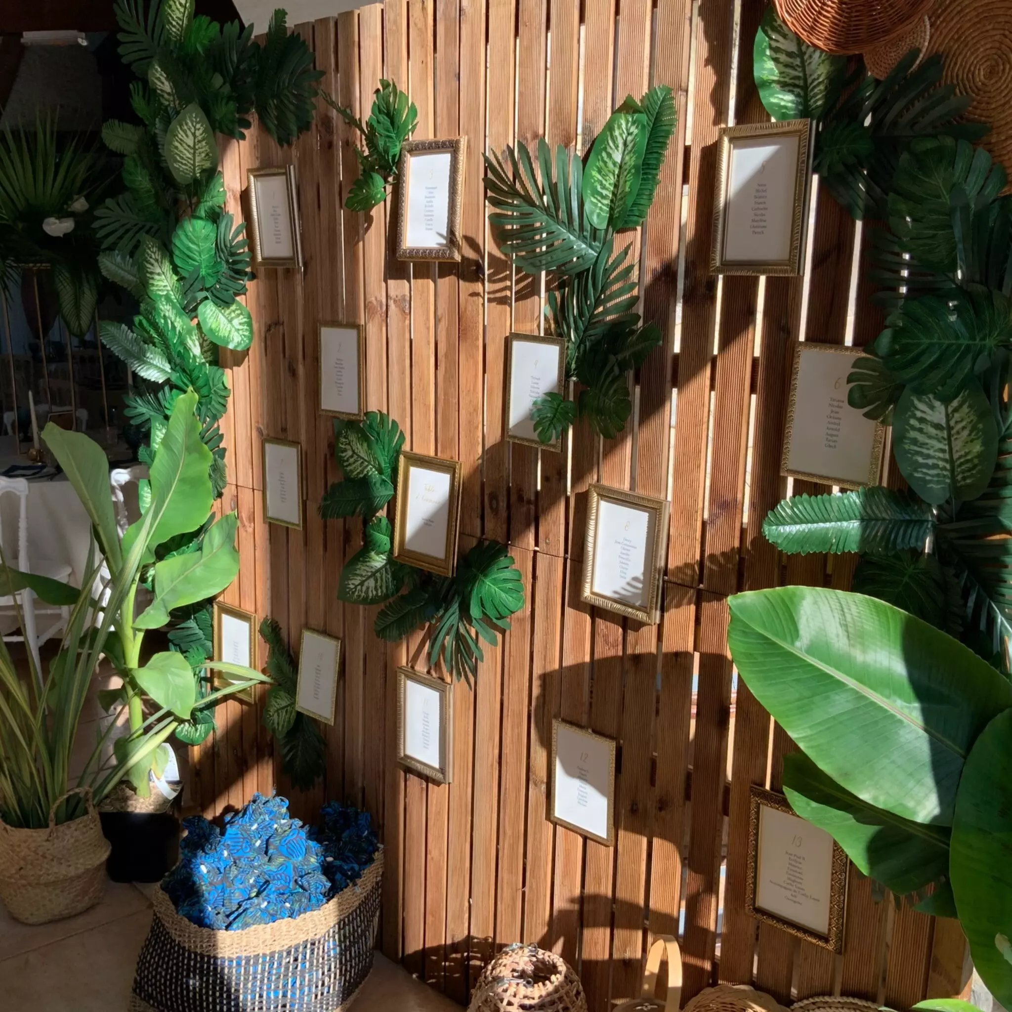 photos de mariage tropical plan de table feuillage tropical