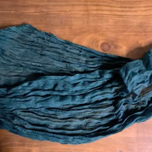 Chemin de table vert kaki Gaëtan en location pour mariage en Normandie.