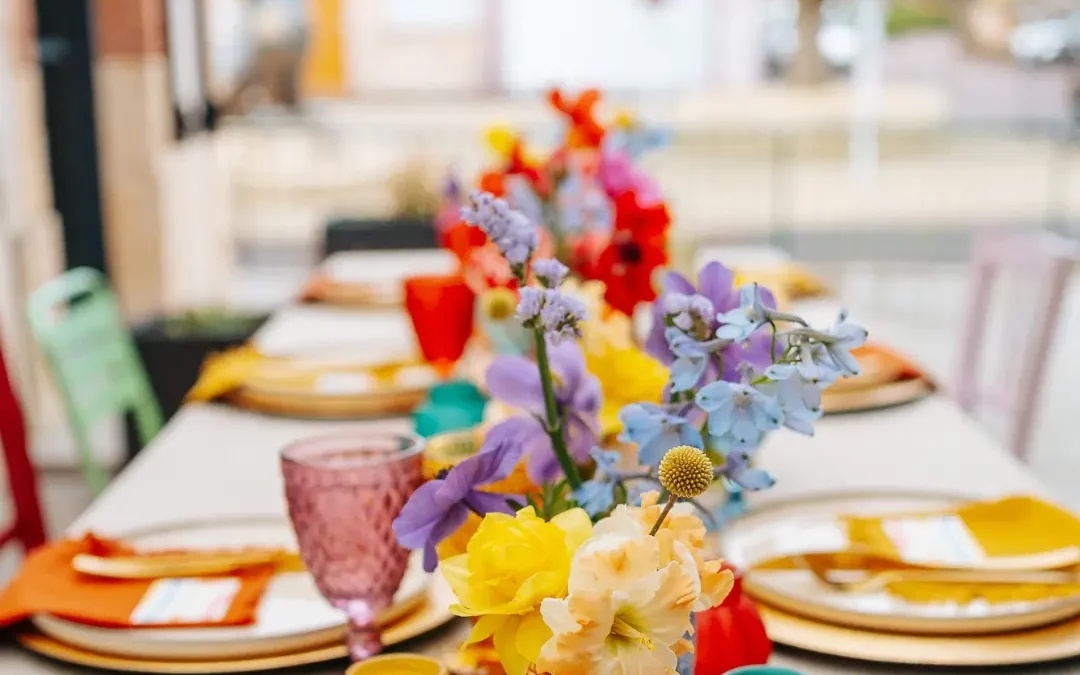 Mariage de printemps : fleurs et couleurs pour une ambiance fraîche (loin du pastel trop déjà vu)