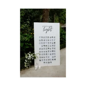 Panneau en bois blanc Anastasia pour plan de table mariage Normandie