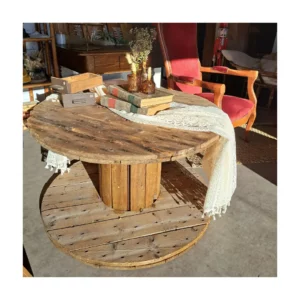 Touret en bois Christian en espace lounge mariage Normandie