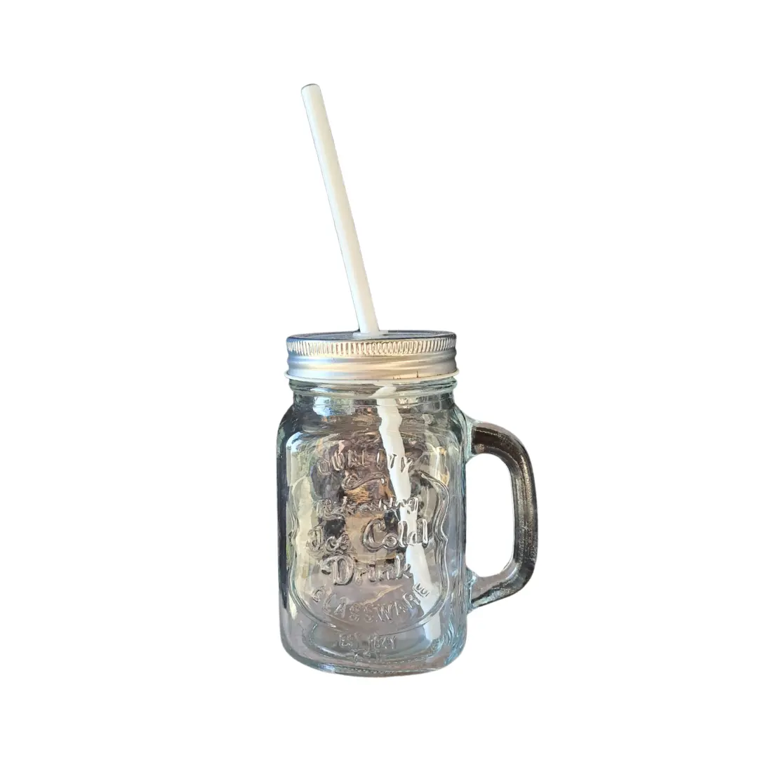 Verre style chope avec paille Séraphin pour bar à cocktails de mariage en Normandie