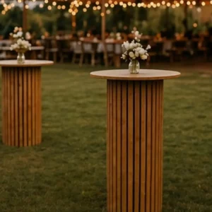 mange-debout en bois mariage cocktail normandie gaspard ambiance extérieure invités