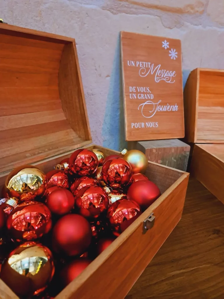 Livre d'or de mariage personnalisé avec boules de Noël et messages des invités