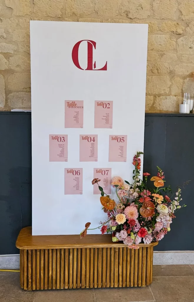 Plan de table mariage avec tables numérotées, lisible à distance